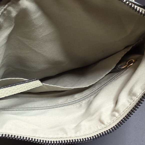 Sleek Olive Green Crossbody Bag – Modern Chic & Utility - Picture 3 of 3